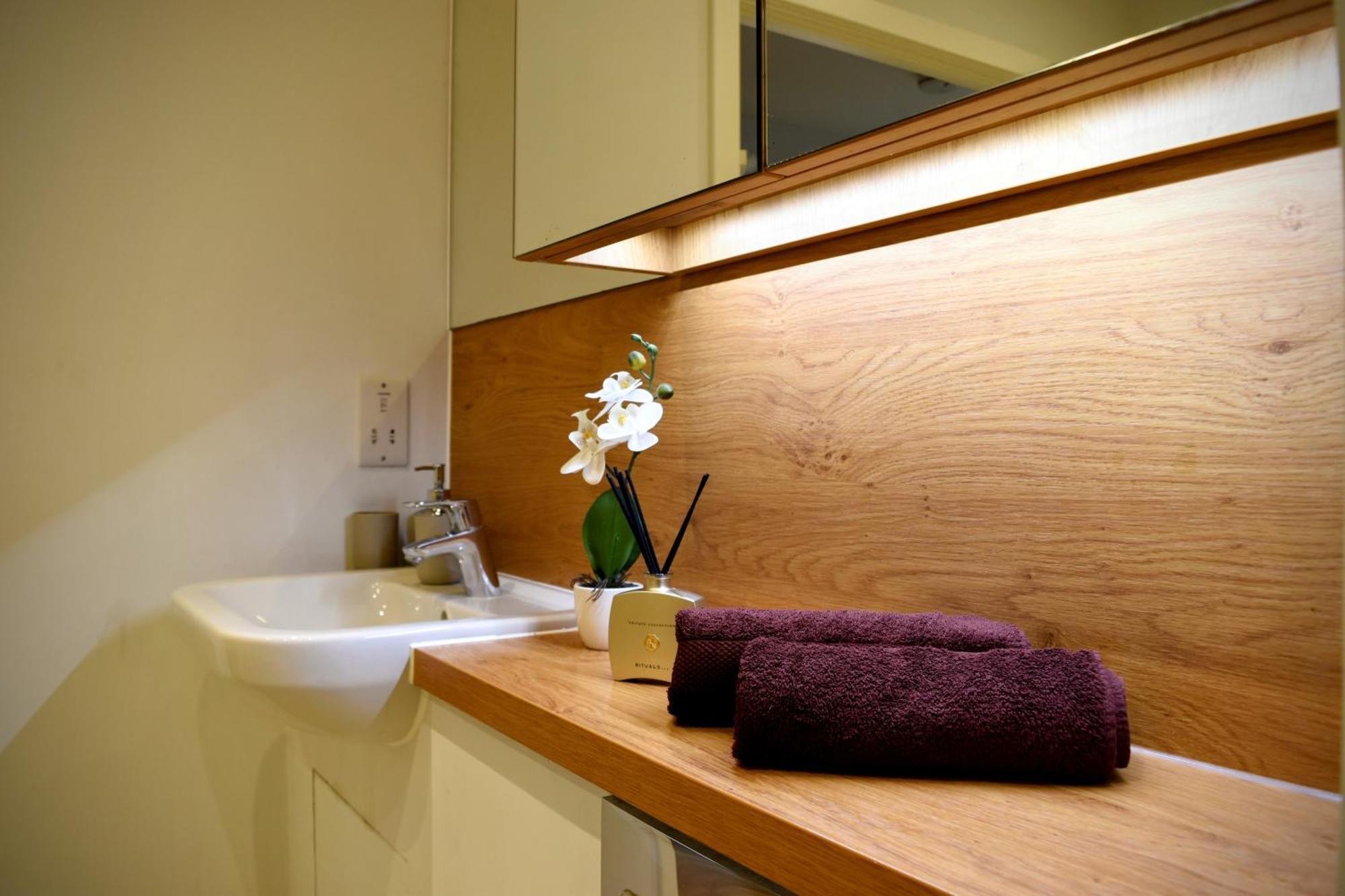 Modern London Apartment Near Greenwich - Rooftop City View エクステリア 写真