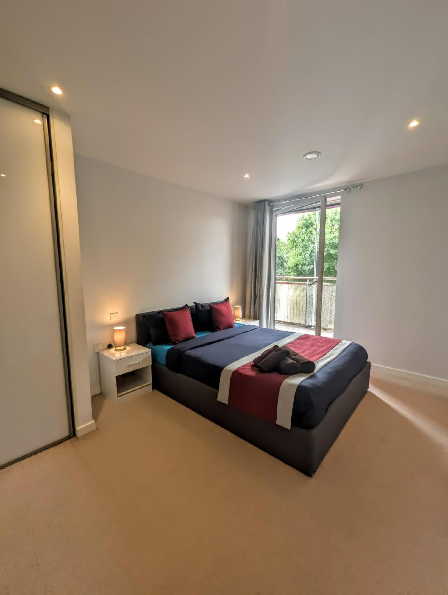 Modern London Apartment Near Greenwich - Rooftop City View エクステリア 写真